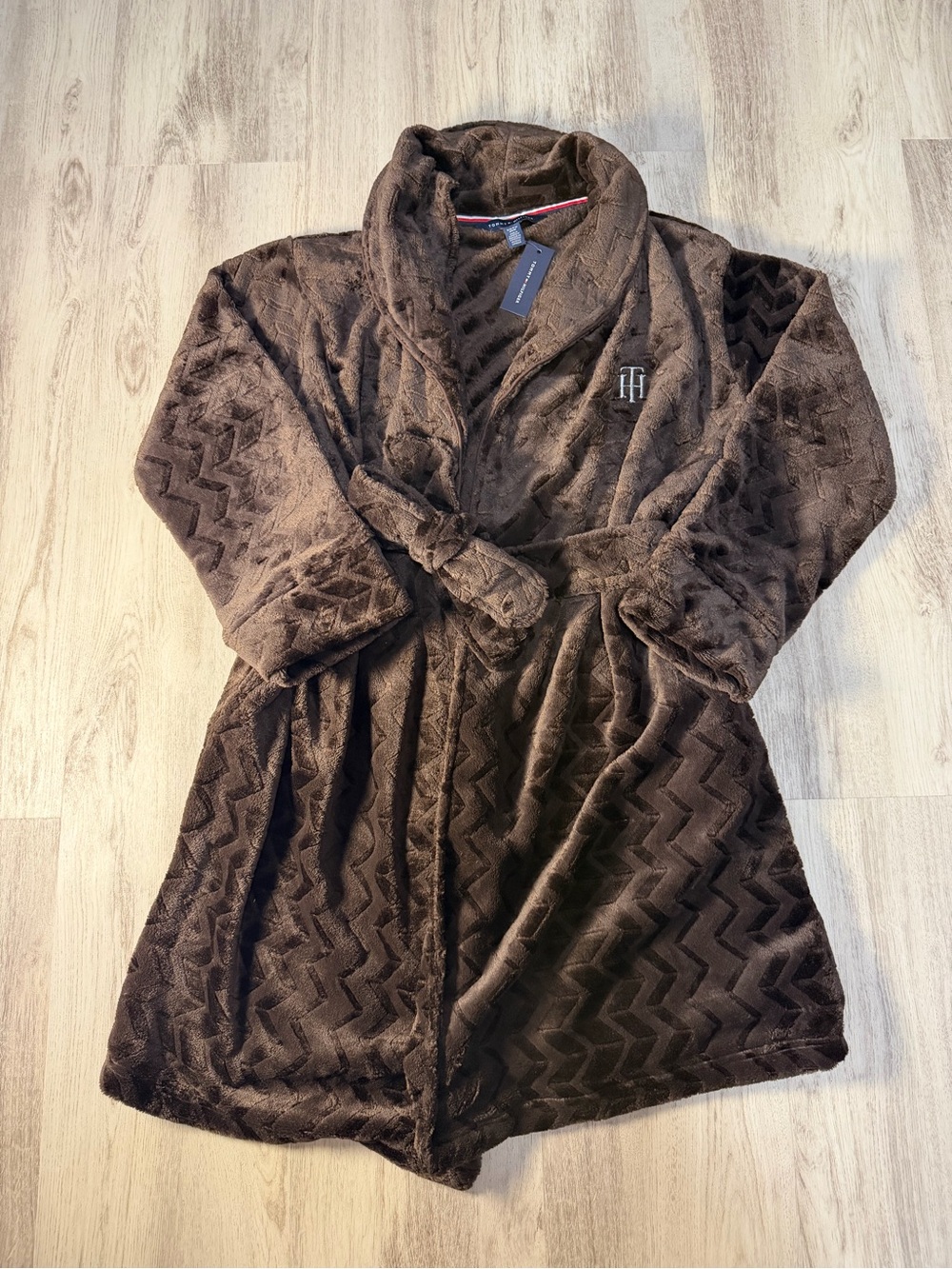 Tommy Hilfiger Debossed Chevron Plush Short Robe Brown
